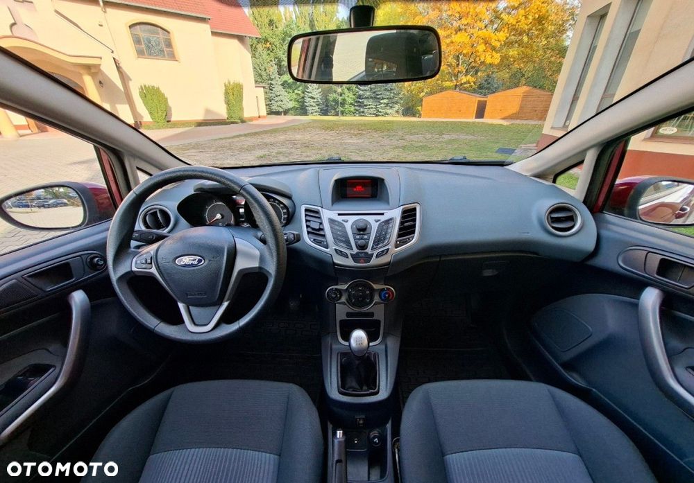 Ford Fiesta - 25