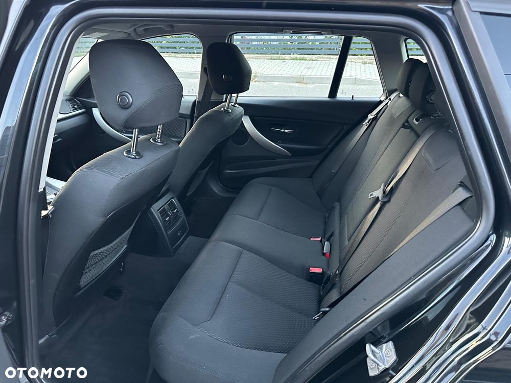 BMW Seria 3 318d Edition M Sport Shadow - 14