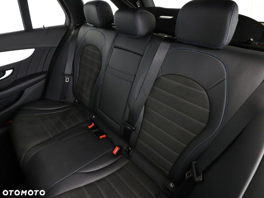 Mercedes-Benz Klasa C 300 4Matic 9G-TRONIC Night Edition - 18