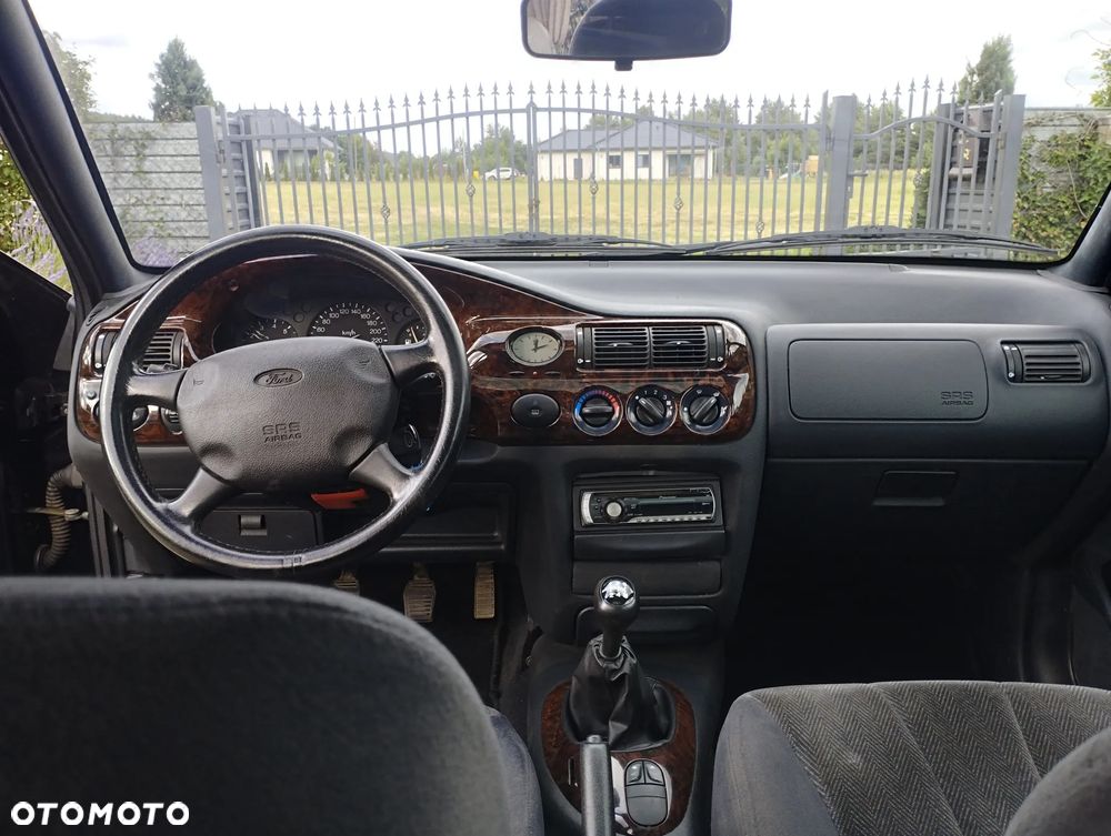 Ford Escort 1.8 16V Ghia - 9
