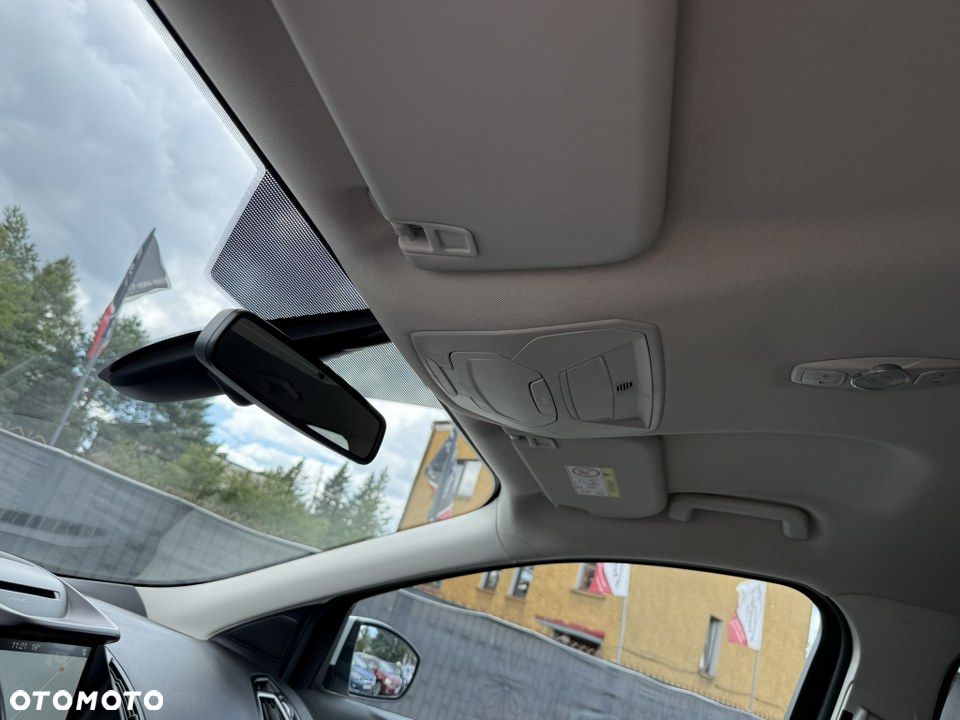 Ford Kuga 2.0 TDCi 2x4 Titanium - 28
