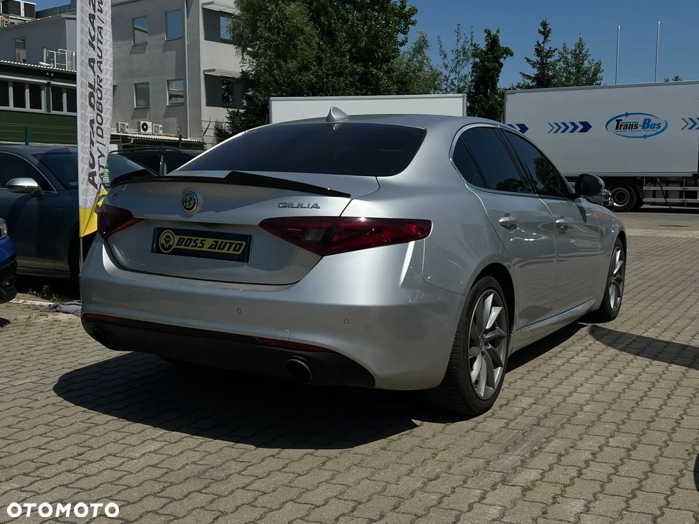 Alfa Romeo Giulia - 9