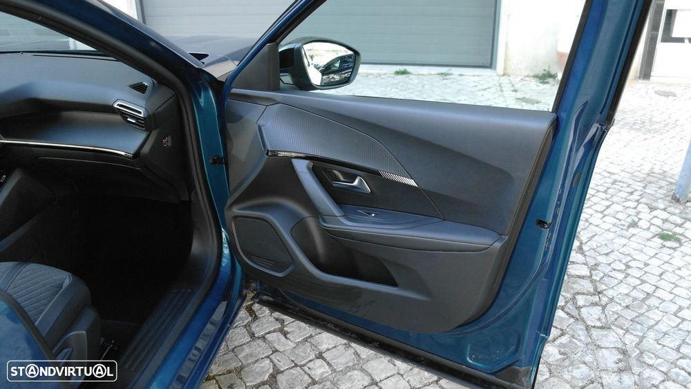 Peugeot e-2008 54 kWh Allure - 18