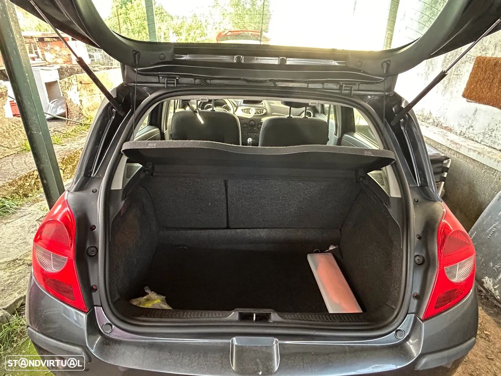 Renault Clio 1.2 16V Dynamique S - 1
