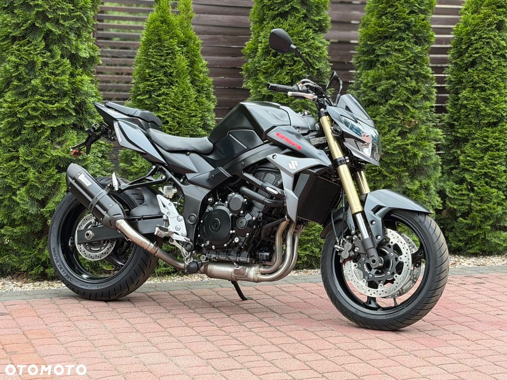 Suzuki GSR - 2