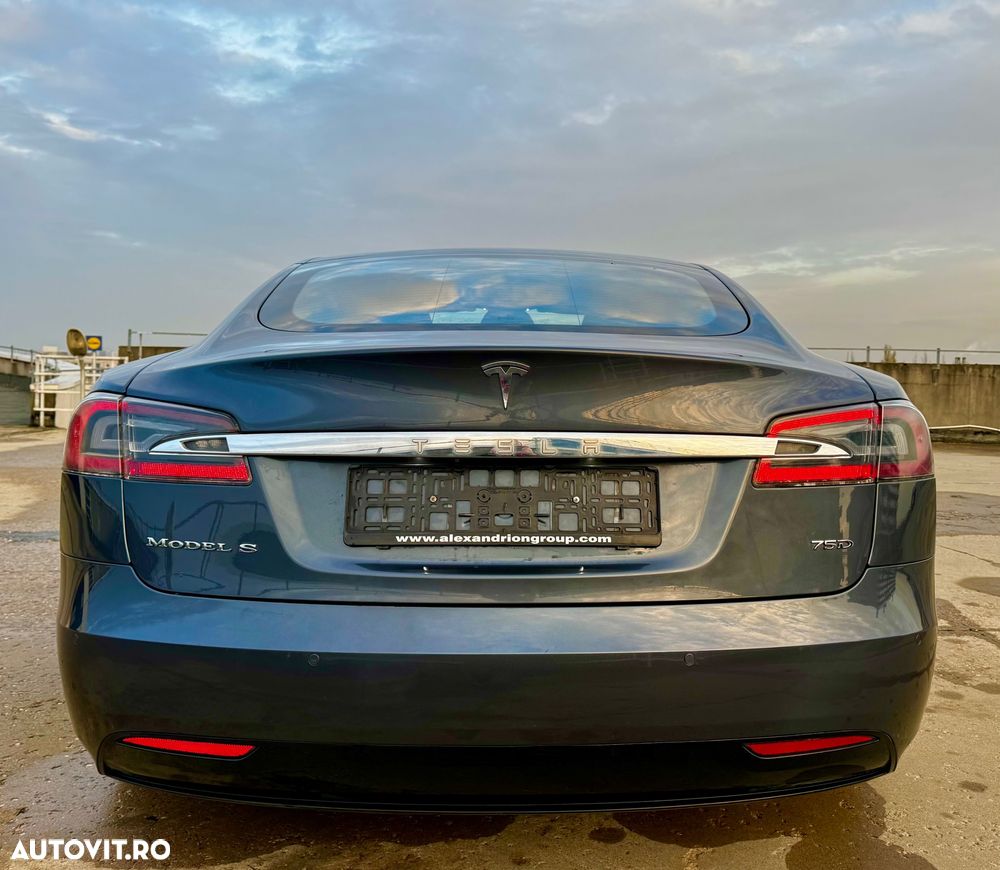Tesla Model S - 9