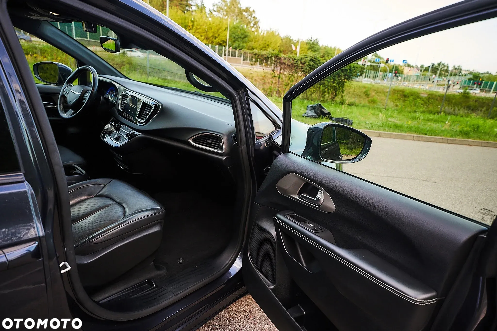 Chrysler Pacifica - 3