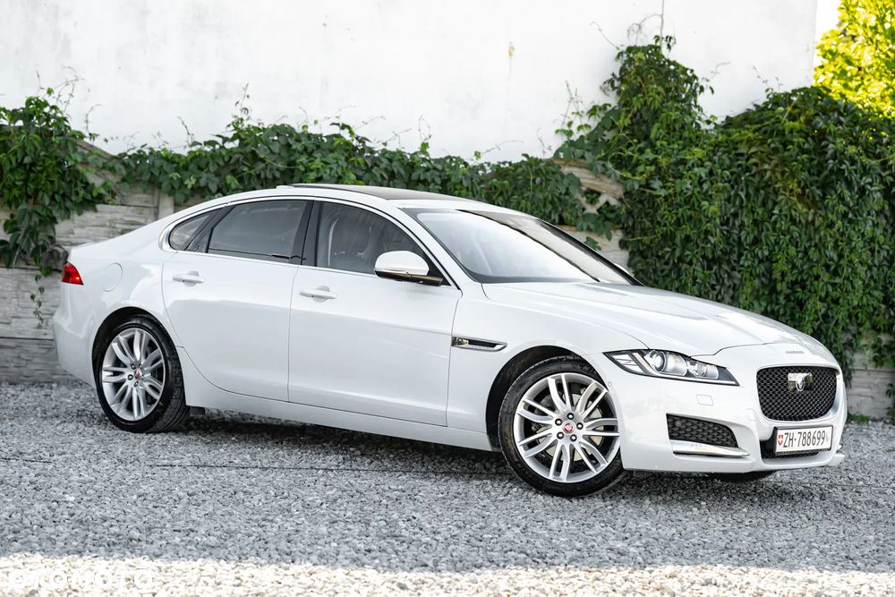 Jaguar XF 20d Prestige - 4