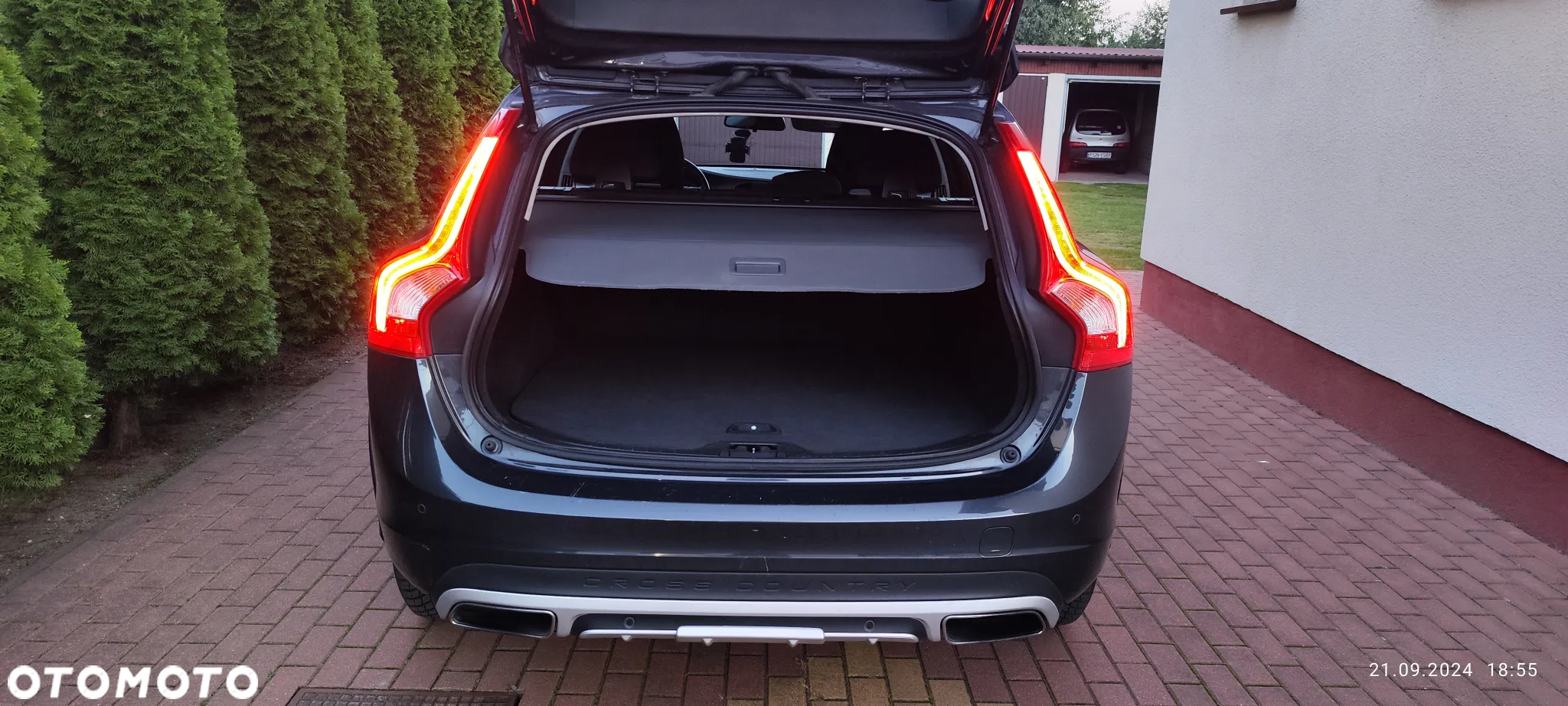 Volvo V60 Cross Country - 11