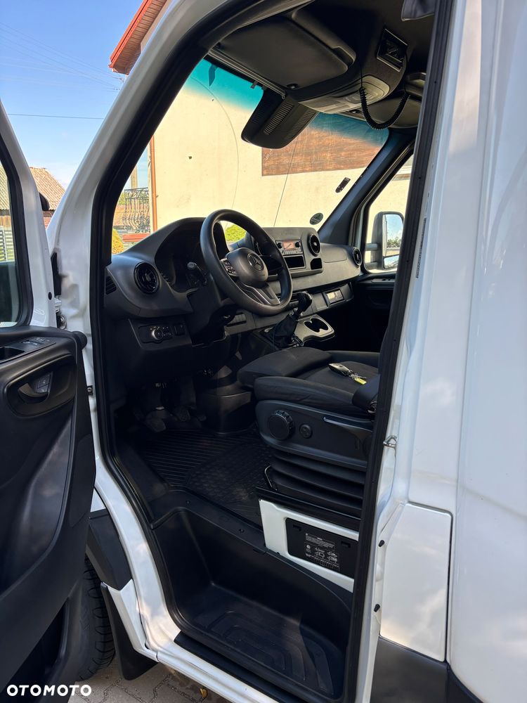 Mercedes-Benz SPRINTER - 16