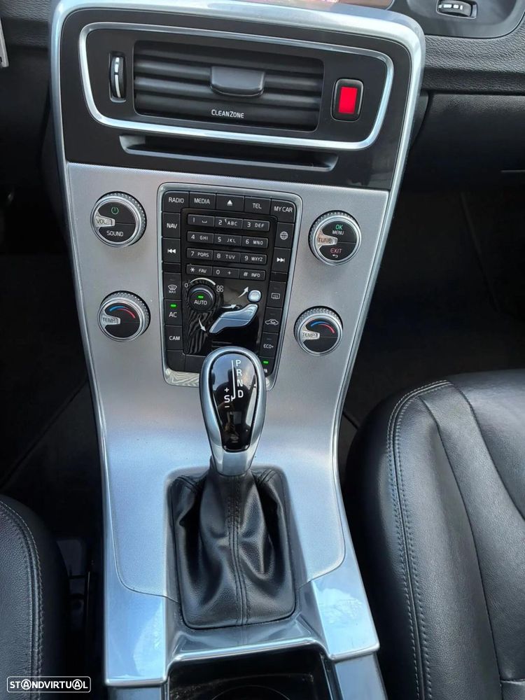 Volvo V60 Cross Country 2.0 D3 Summum Geartronic - 18
