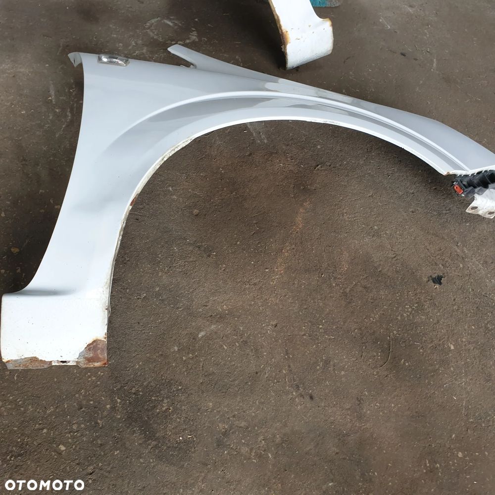 OPEL ZAFIRA B II BLOTNIK PRAWY PRZOD Z40R - 4