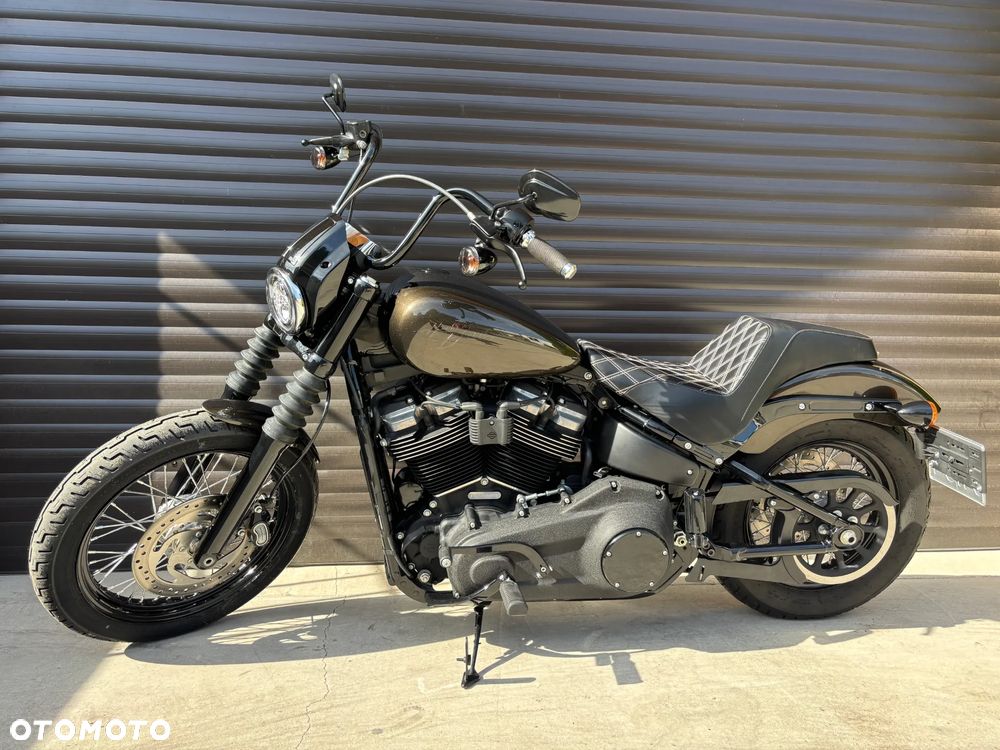 Harley-Davidson Softail Street Bob - 16