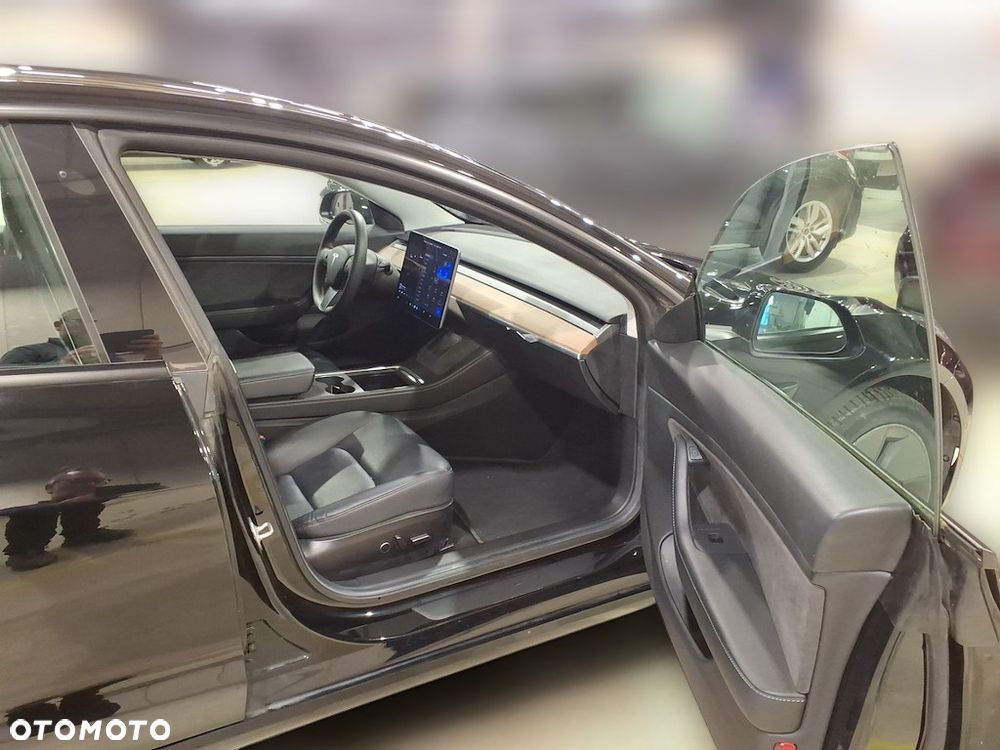 Tesla Model 3 - 11