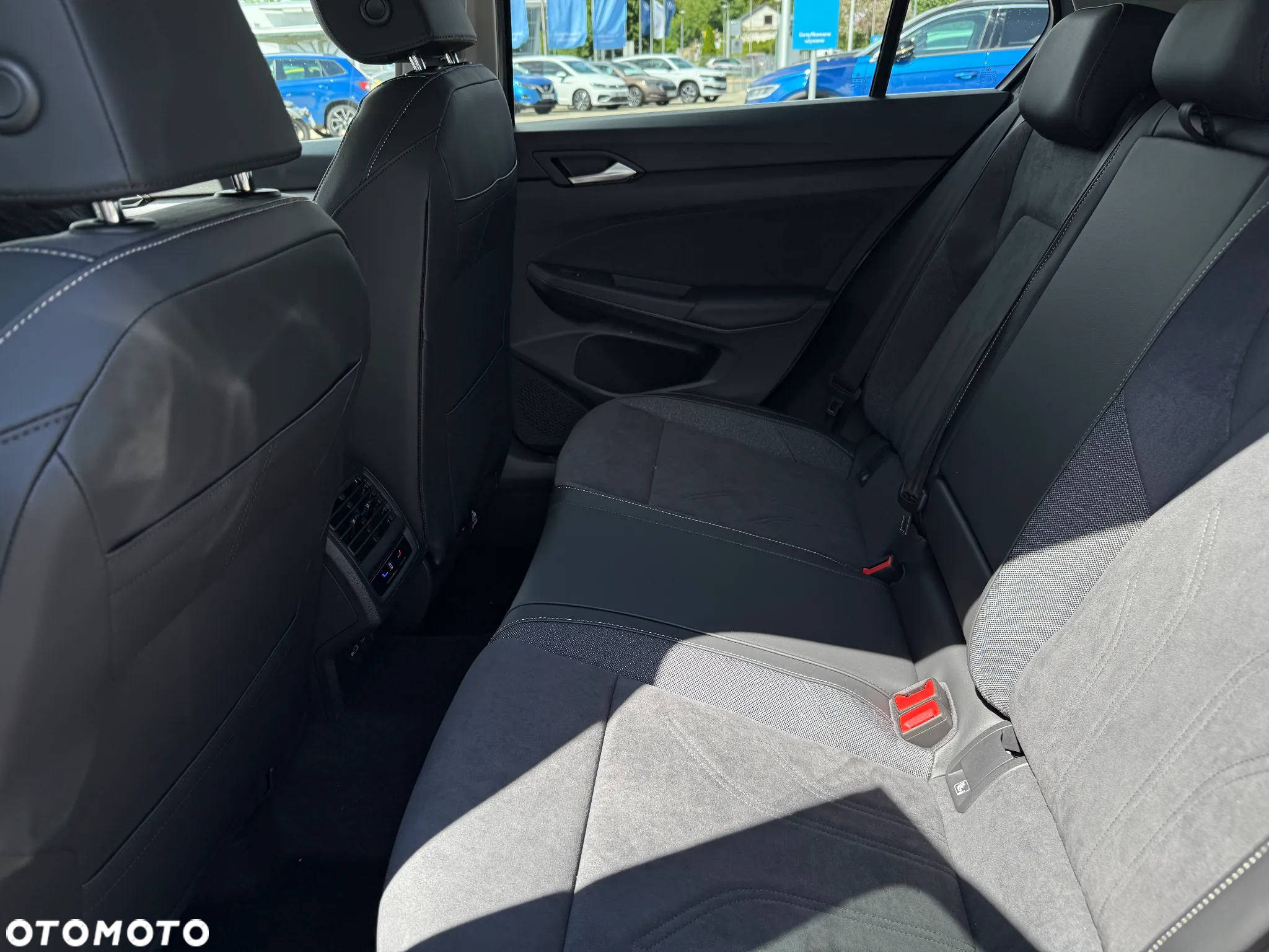 Volkswagen Golf - 10