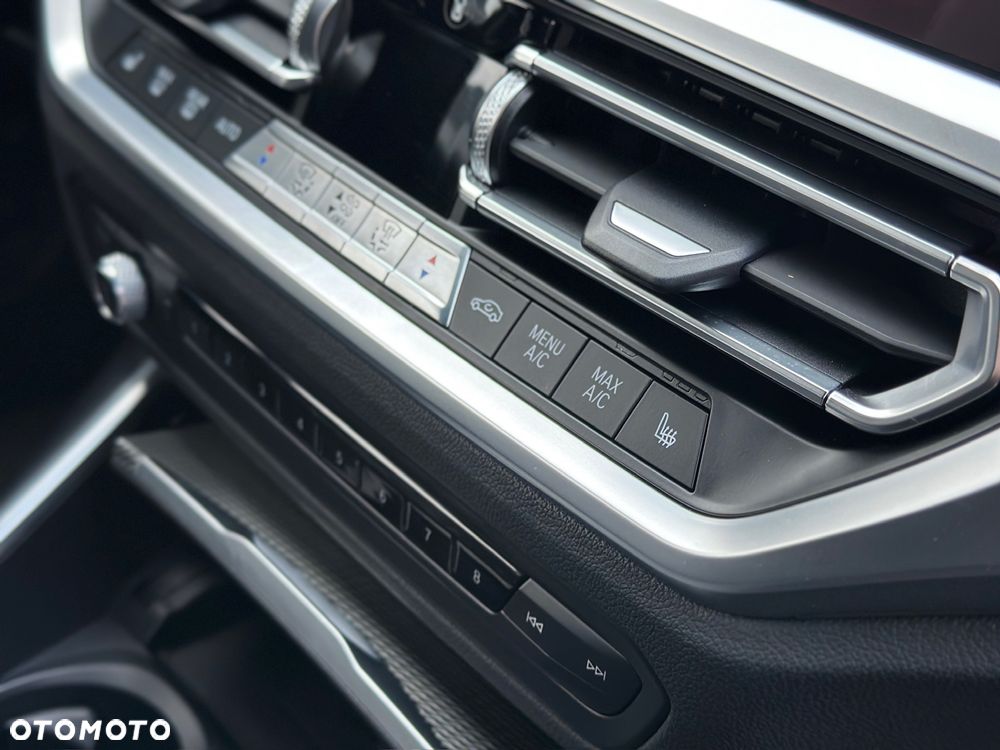 BMW Seria 3 330e iPerformance M Sport - 21