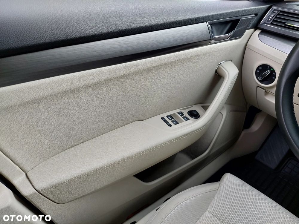 Skoda Superb 2.0 TDI SCR Style DSG - 18