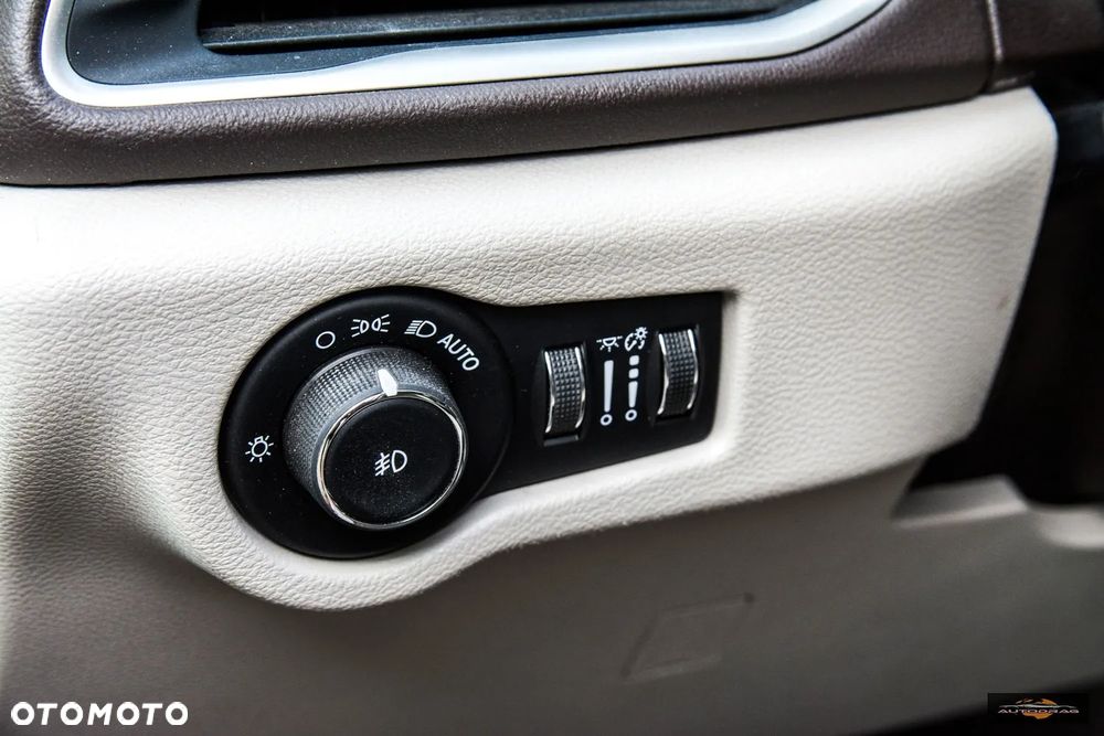 Chrysler Pacifica - 33