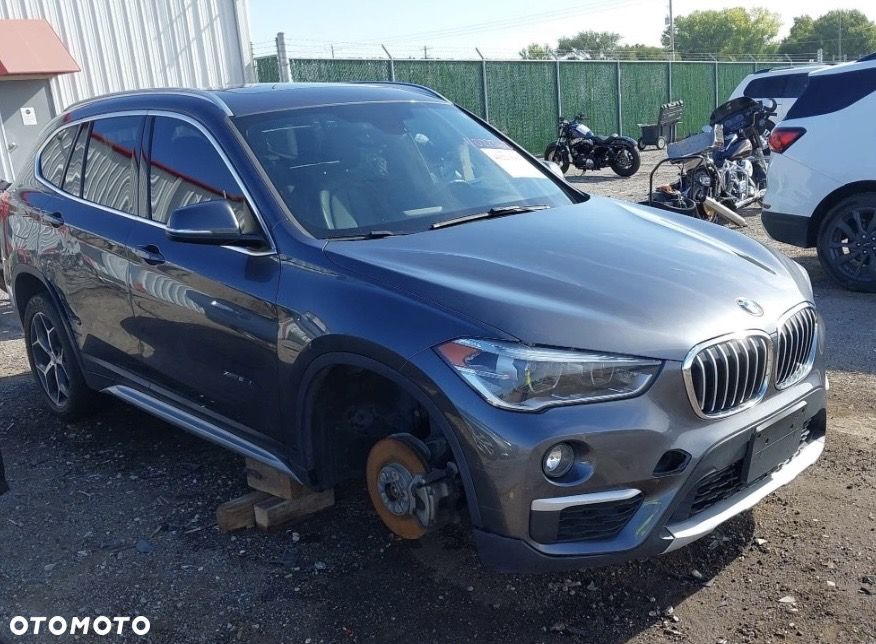 BMW X1 - 13