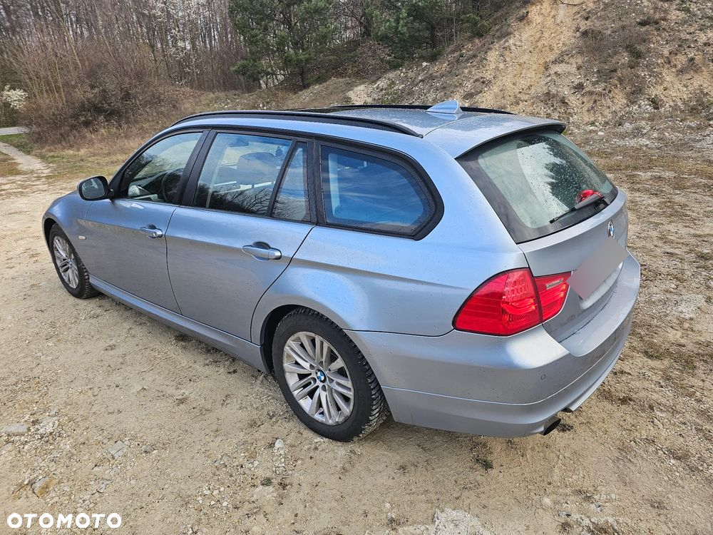 BMW Seria 3 318i Touring - 2