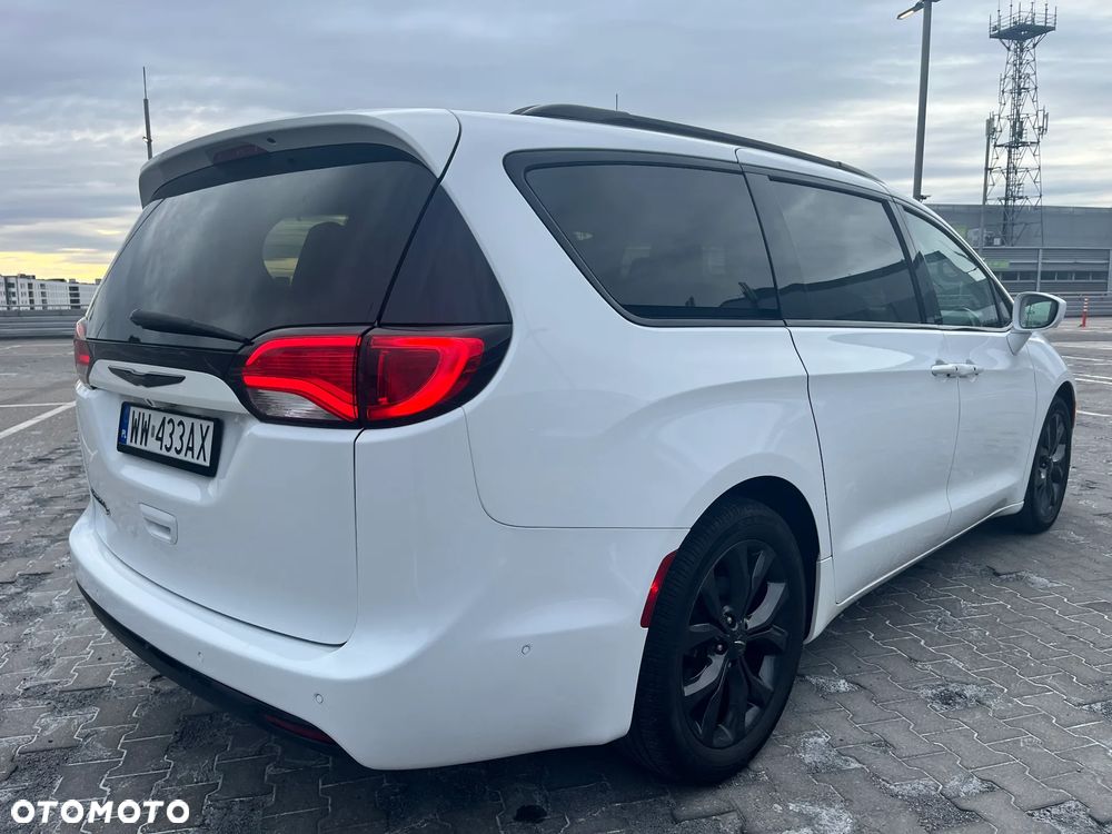 Chrysler Pacifica - 8