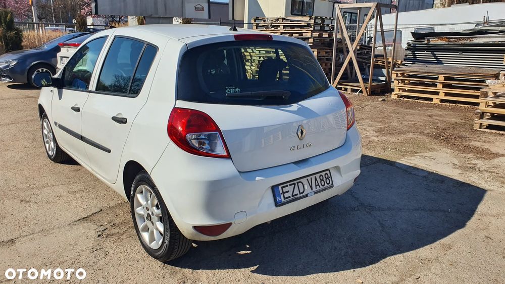 Renault Clio 1.2 16V 75 Expression - 5