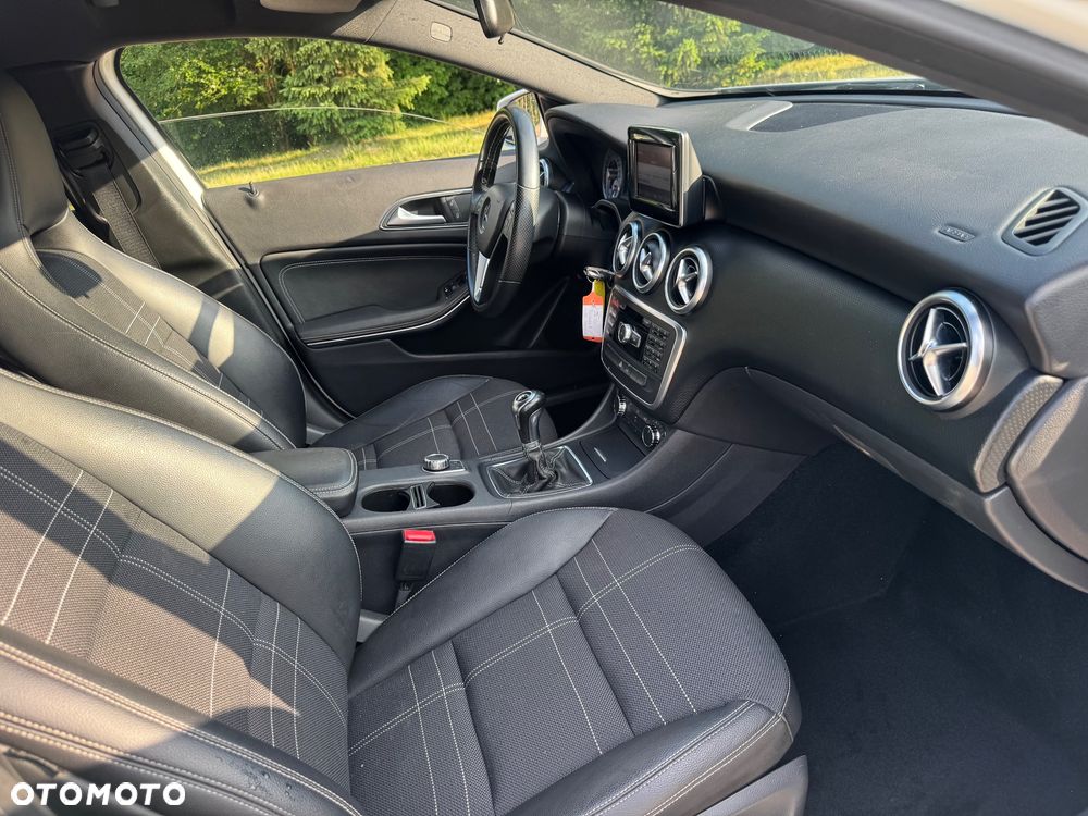 Mercedes-Benz Klasa A 180 (BlueEFFICIENCY) Urban - 35