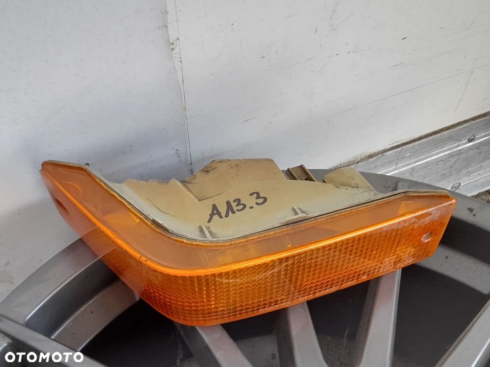 Lampa kierunkowskazu prawy przód Nissan Bluebird ZX Turbo KOITO 21063192 - 3
