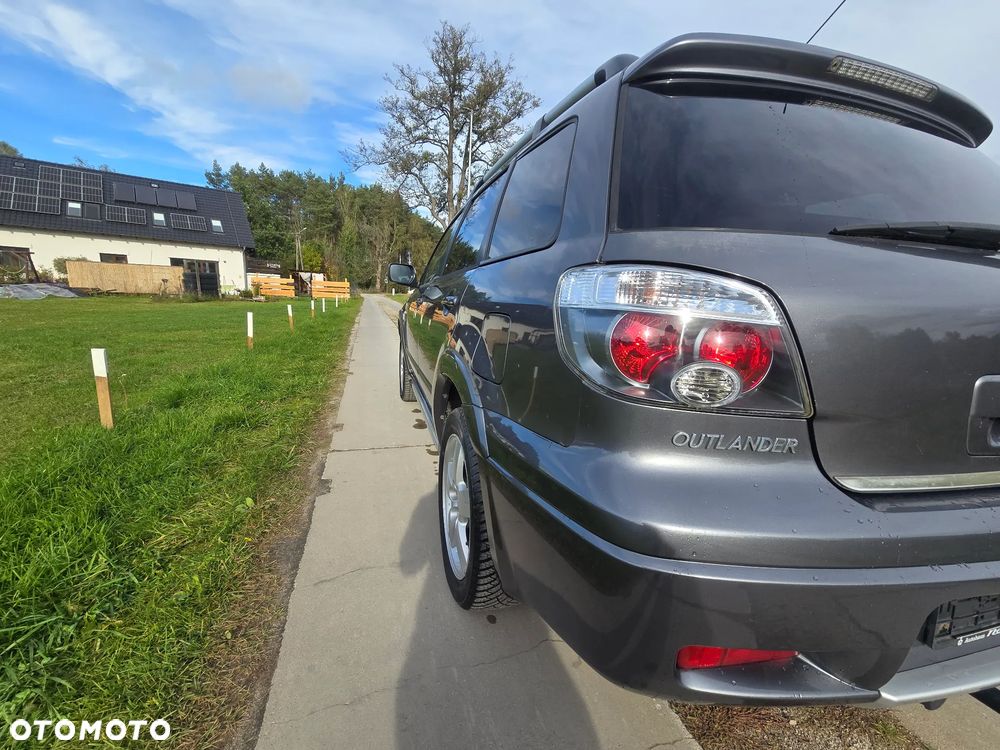 Mitsubishi Outlander - 24