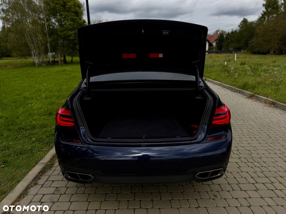 BMW Seria 7 750Li xDrive - 10