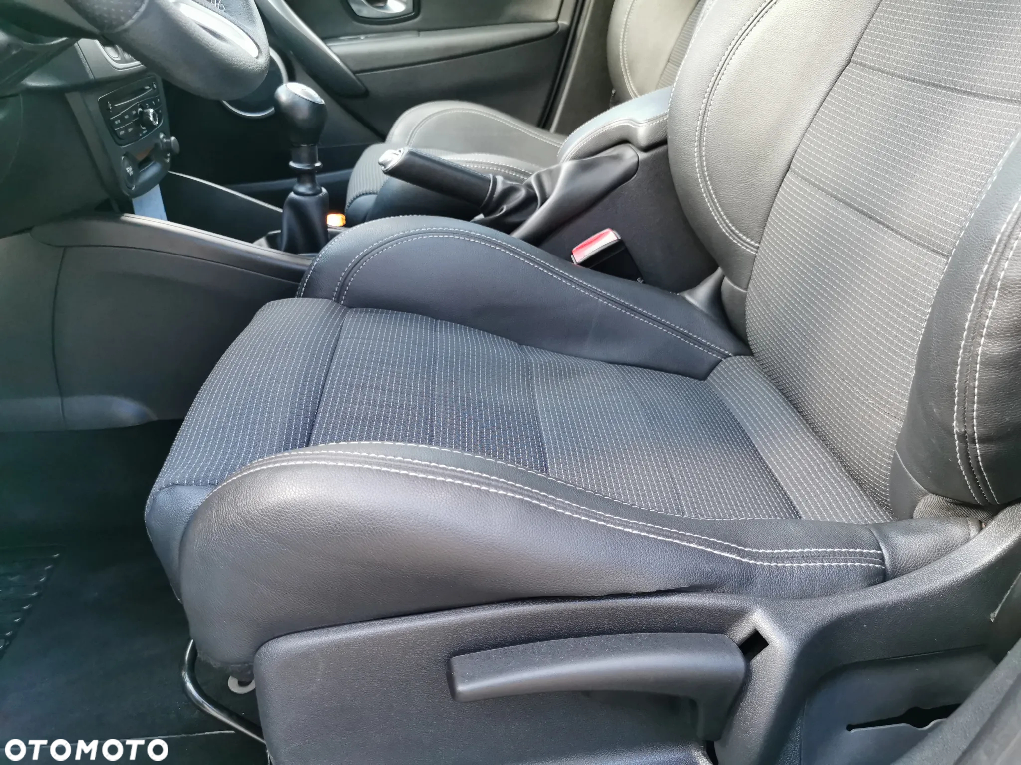 Renault Megane Grandtour TCe 180 GT - 14