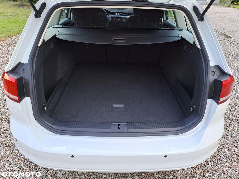 Volkswagen Passat - 11
