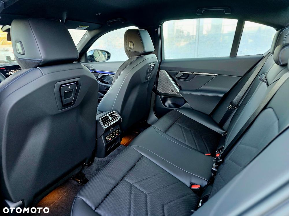 BMW Seria 5 530e xDrive PHEV - 32