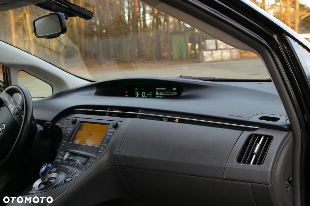 Toyota Prius (Hybrid) Executive - 22