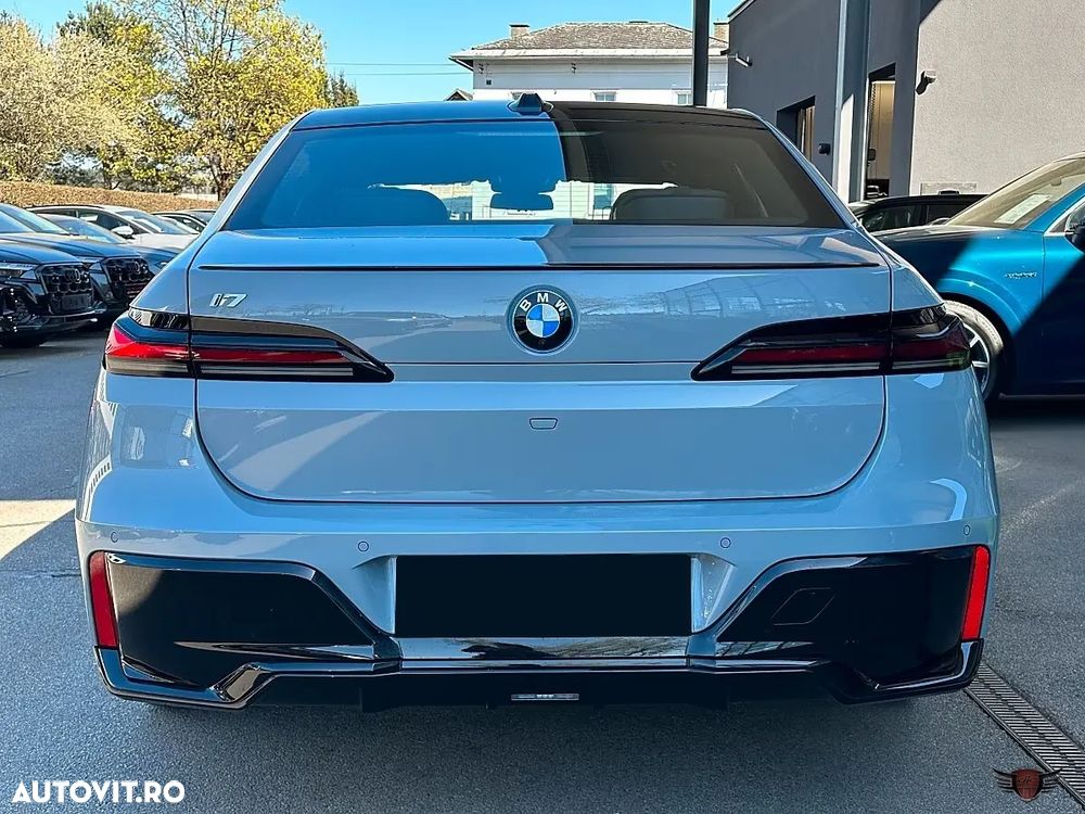 BMW i7 xDrive60 - 12