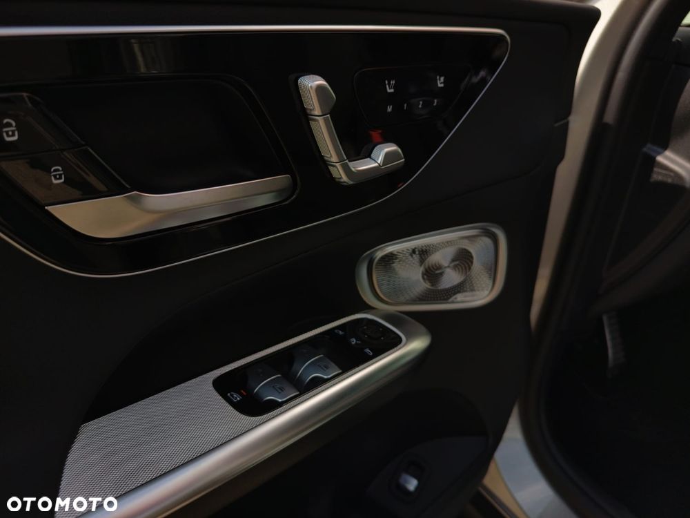 Mercedes-Benz GLC 300 4Matic 9G-TRONIC AMG Line Plus - 13