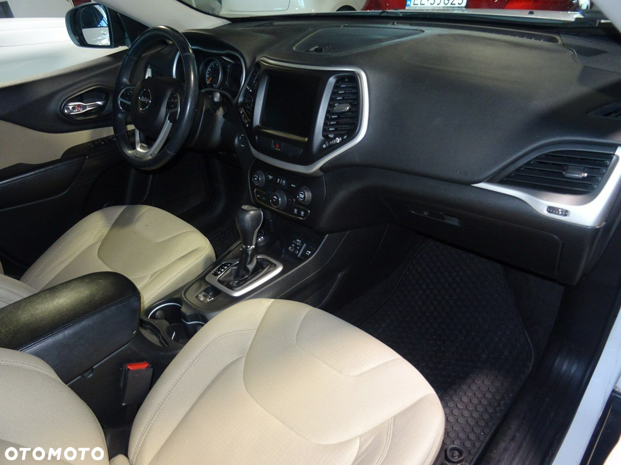 Jeep Cherokee - 14