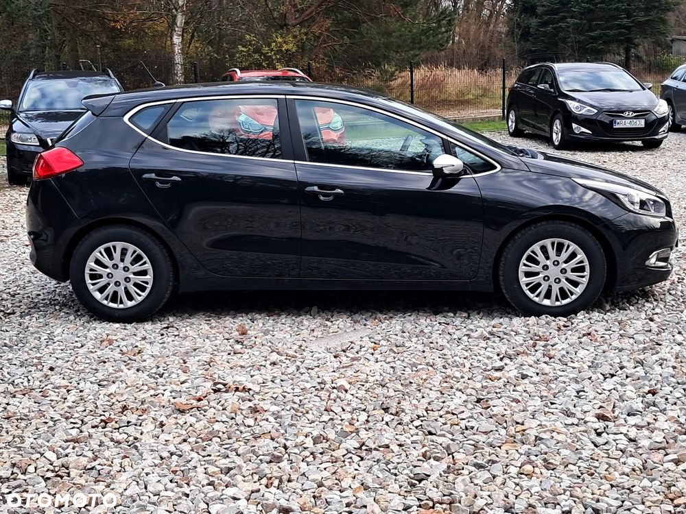 Kia Ceed 1.6 GDI Dream Team Edition - 1