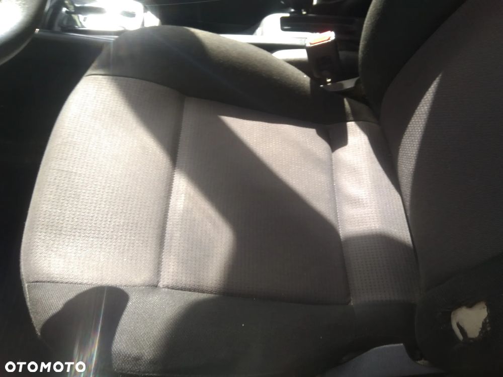 Auto na części - Volkswagen golf IV 105KM Benzyna 2000r Silnik Skrzynia Drzwi Maska Klapa Błotnik Zderzak Lampa Szyba Klamka Lusterko Deska Kokpit - 6