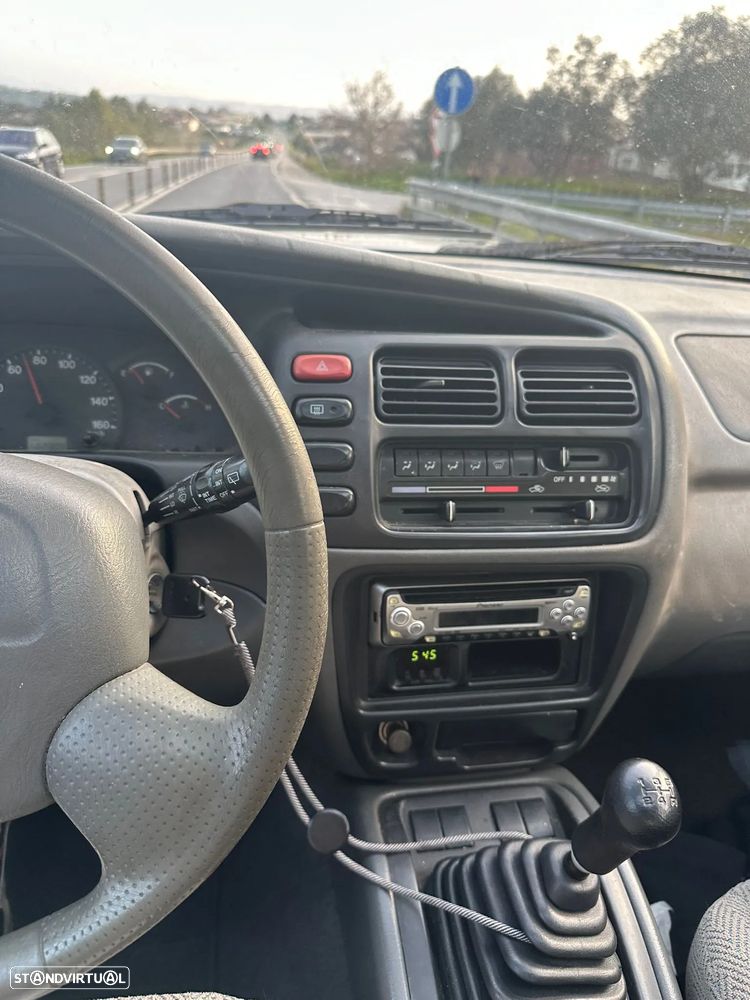 Suzuki Grand Vitara Metal Top 2.0 TDi - 11