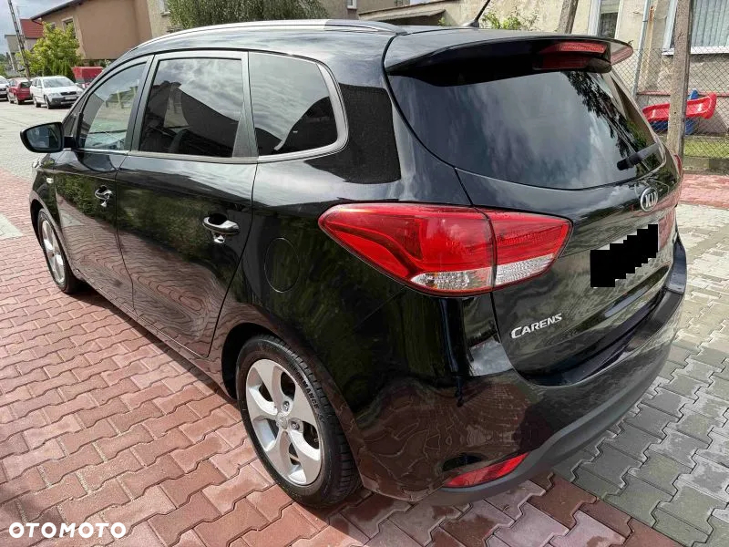 Kia Carens - 7