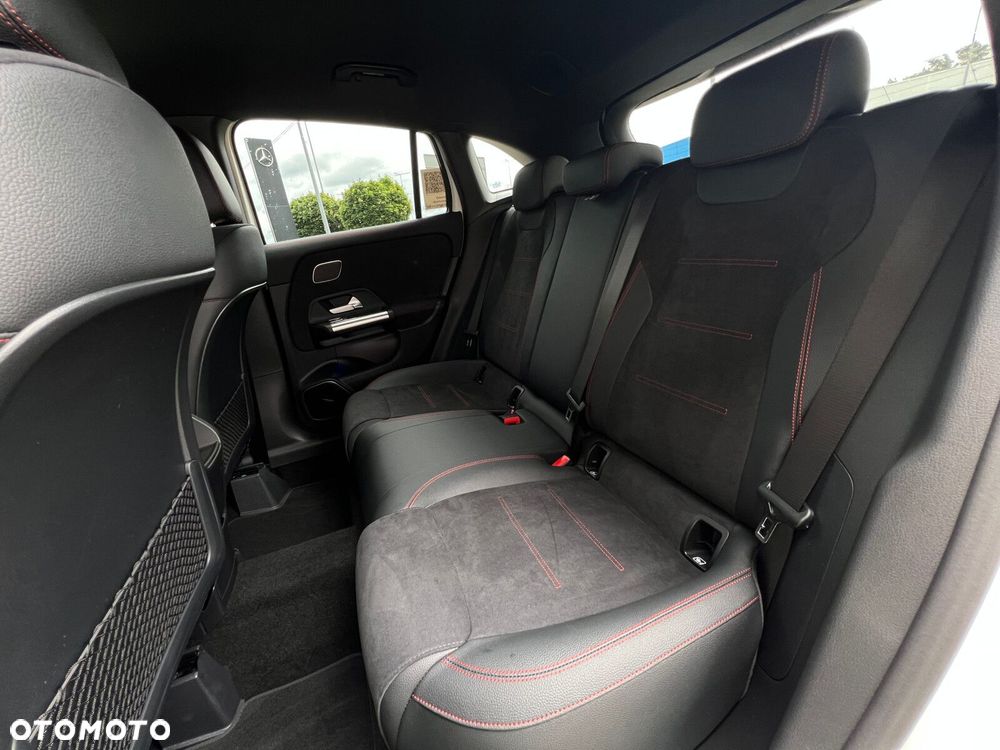Mercedes-Benz GLA - 11