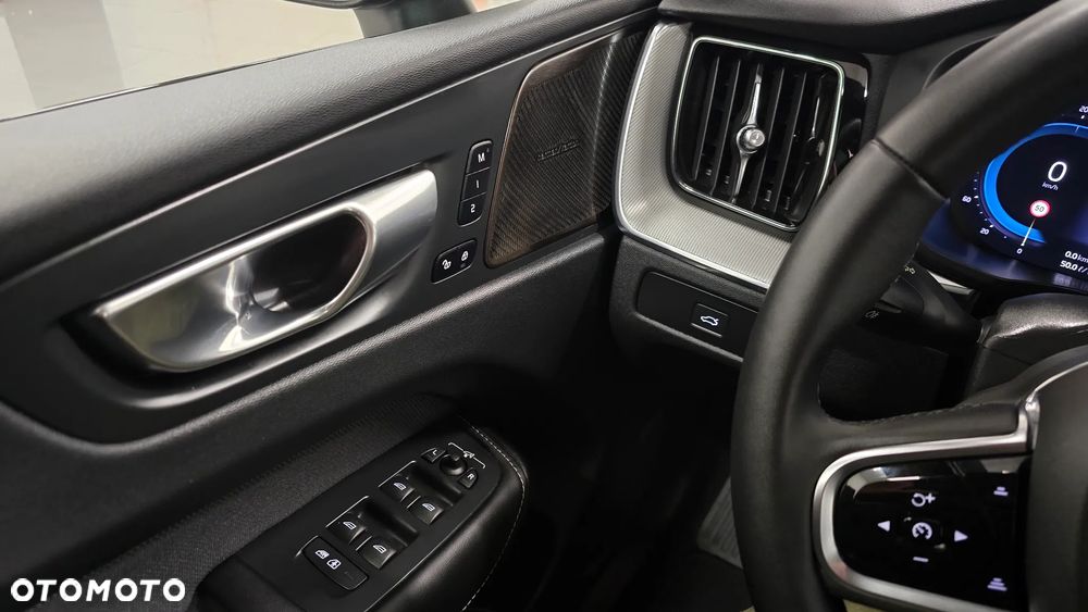 Volvo XC 60 B4 D Plus Dark - 21