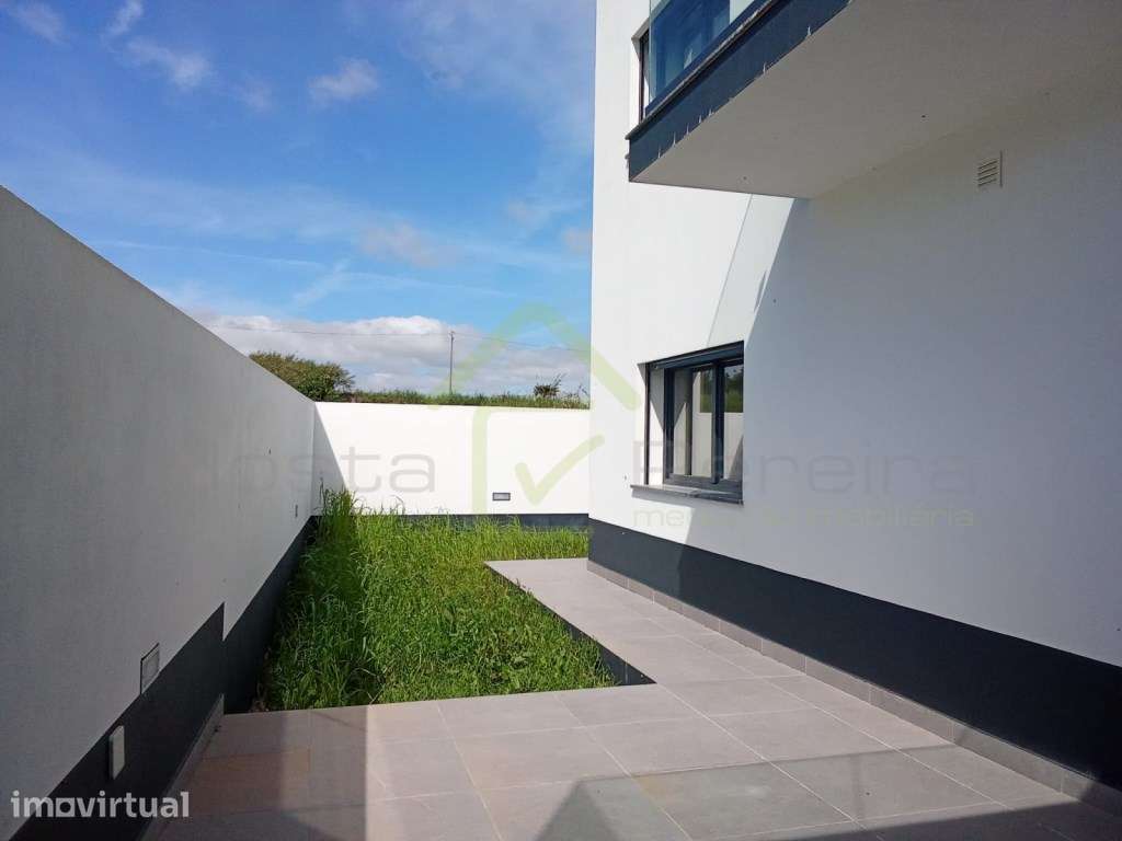 Moradia T4 Nova com garagem e logradouro - Grande imagem: 2/23