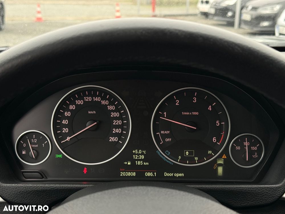 BMW Seria 3 318d Touring - 13