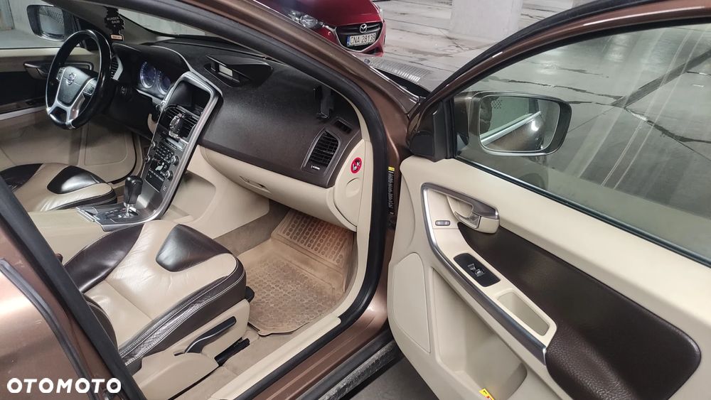 Volvo XC 60 2.4D AWD Summum - 18