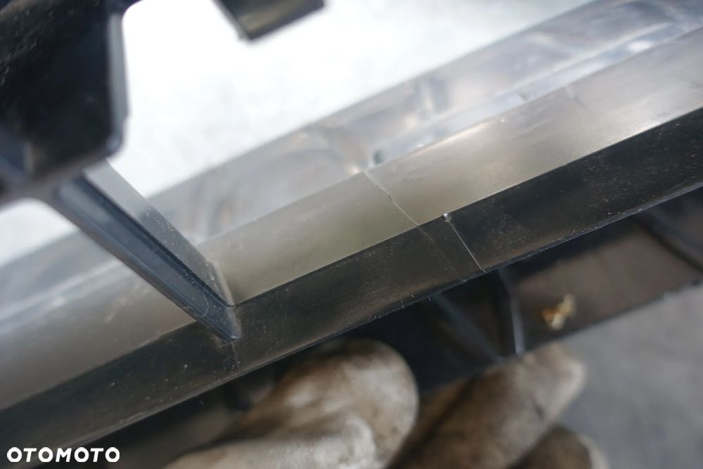 KRATKA ŚRODKOWA ZDERZAKA AUDI Q3 II 18r. SLINE 83A - 5