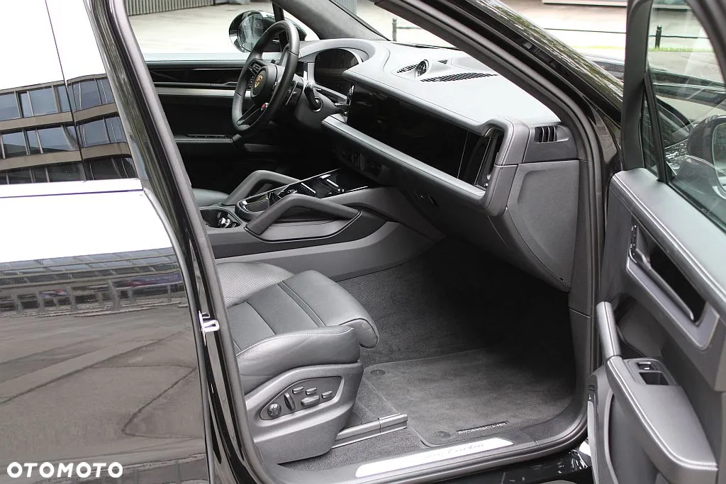 Porsche Cayenne Turbo E-Hybrid PHEV - 12