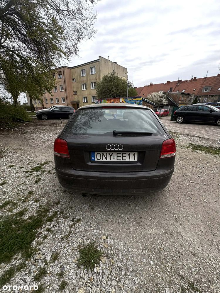 Audi A3 3-drzwiowe 1.6 FSI Ambition - 9