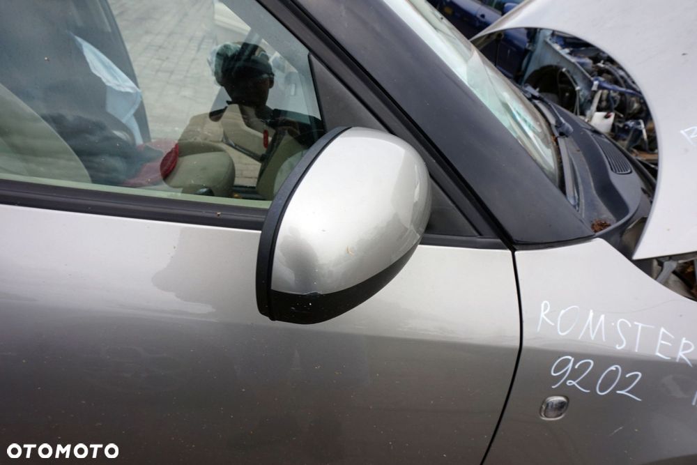 LUSTERKO ELEKTRYCZNE PRAWE ROOMSTER I 5J 9202 LF8H 5J1857508A BEŻOWY SKODA 2006-2010 - 2